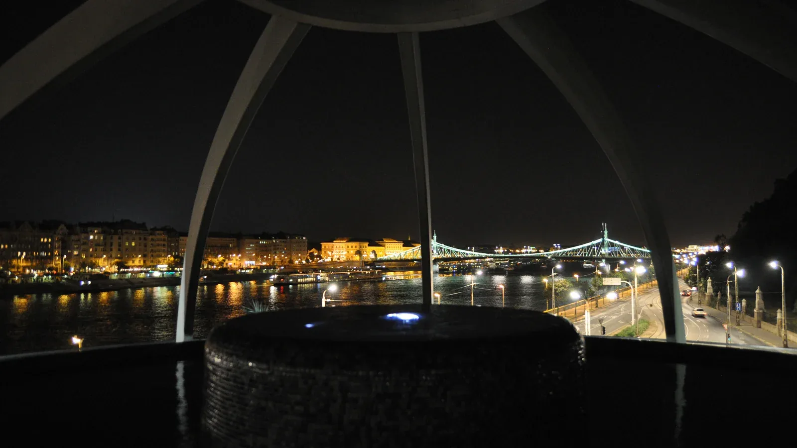 Bassin panoramique du complexe thermal Rudas à Budapest